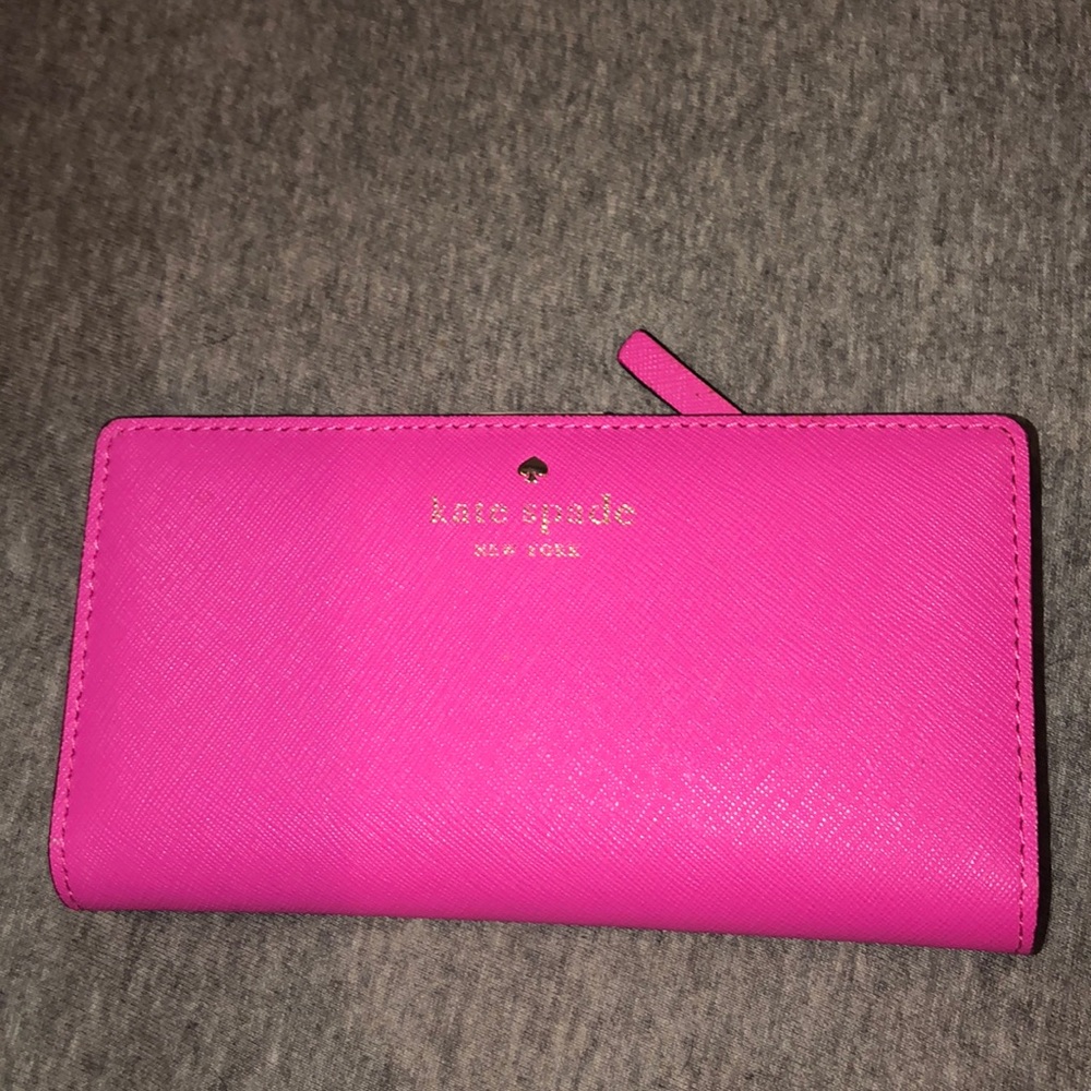 Kate spade wallet. used once. brand new condition